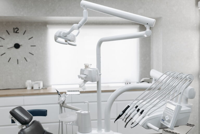 Tooth Sensitivity: Causes, Symptoms & Treatment Options